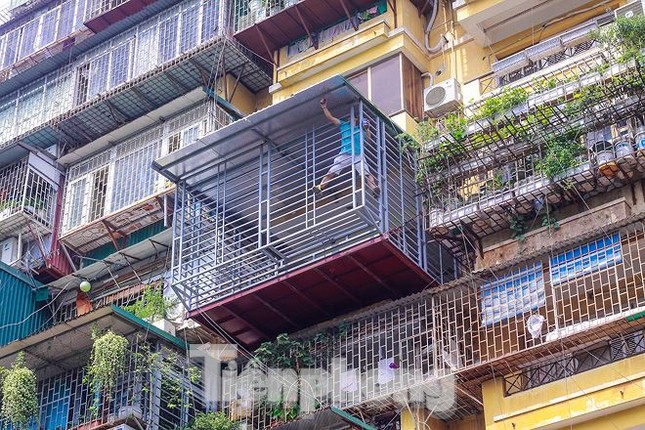 Thanh tra xây dựng 'tuyên bố chịu thua' nạn 'chuồng cọp' bao phủ chung cư? ảnh 1