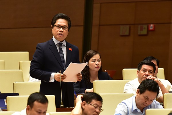 Bà Quyết Tâm, ông Tiến Lộc thử ăn cơm, làm công nhân một lần ảnh 2