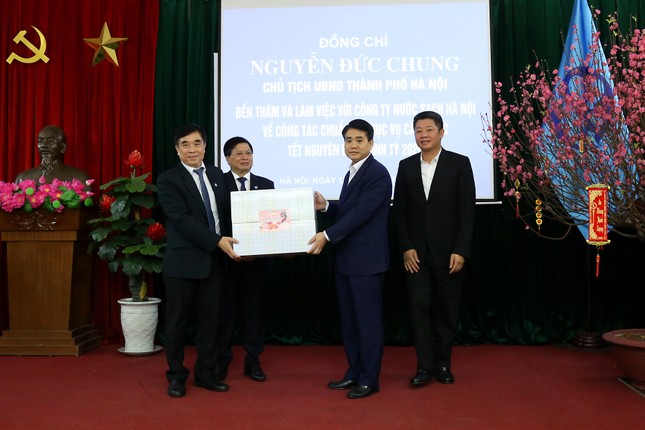 Chủ tịch Hà Nội yêu cầu không để hộ dân nào mất nước sạch dịp Tết ảnh 2
