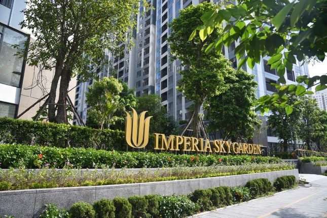 MIKGroup phối hợp bàn giao sổ đỏ cho cư dân Imperia Sky Garden ảnh 2