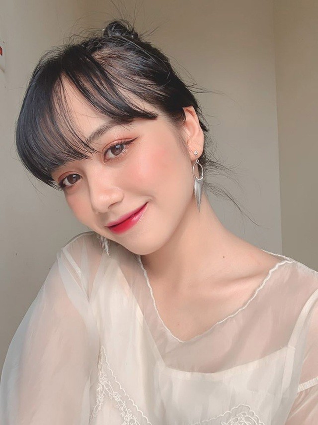 Nữ sinh Ngân hàng 'gieo thương nhớ' trong trang phục quân sự ảnh 3