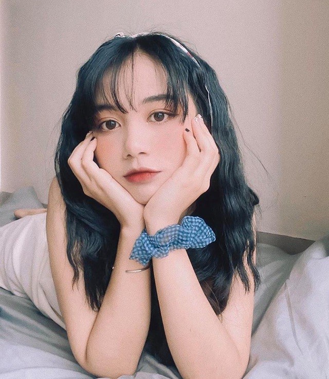 Nữ sinh Ngân hàng 'gieo thương nhớ' trong trang phục quân sự ảnh 7