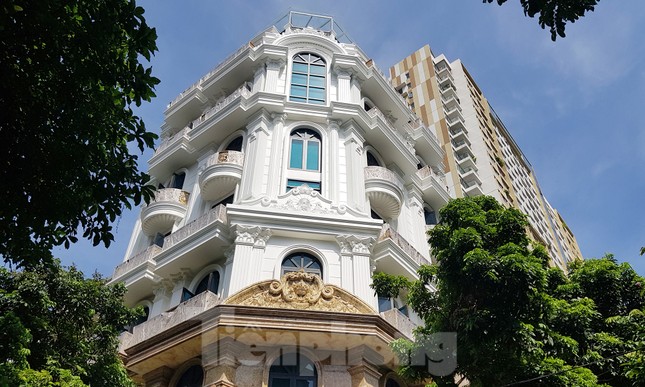 Nở rộ công trình 'cung điện, lâu đài' tự hợp thửa đất liền kề ở Hà Nội ảnh 3