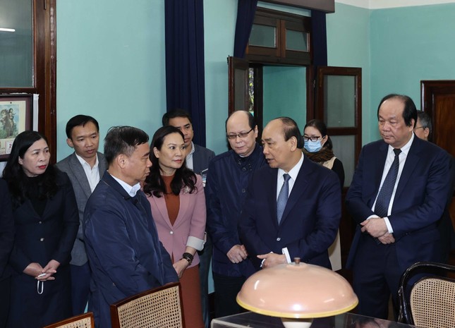 Thủ tướng Nguyễn Xuân Phúc dâng hương tưởng niệm Bác Hồ ảnh 2