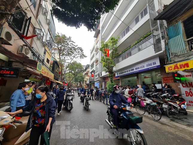 Lo mất thêm tiền, người dân Thủ đô đổ xô đi xóa nợ tiền sử dụng đất ảnh 1