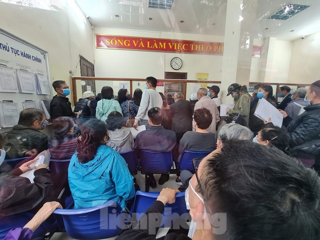 Lo mất thêm tiền, người dân Thủ đô đổ xô đi xóa nợ tiền sử dụng đất ảnh 3
