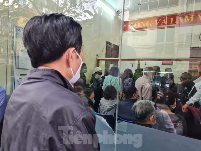 Lo mất thêm tiền, người dân Thủ đô đổ xô đi xóa nợ tiền sử dụng đất ảnh 5
