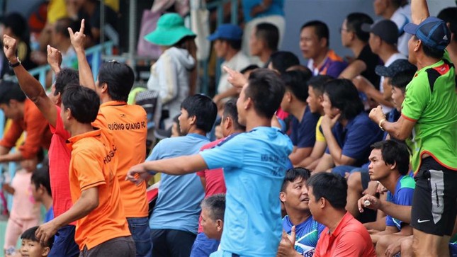 Quyết liệt bóng đá phủi Sài thành, “nóng” như V-League ảnh 4