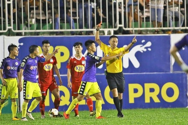 Hai trọng tài từ chối bắt trận lượt về HAGL với Hà Nội ảnh 1