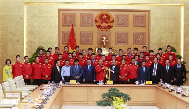 Vì sao bầu Đức không dự lễ vinh danh đội tuyển Việt Nam? ảnh 1