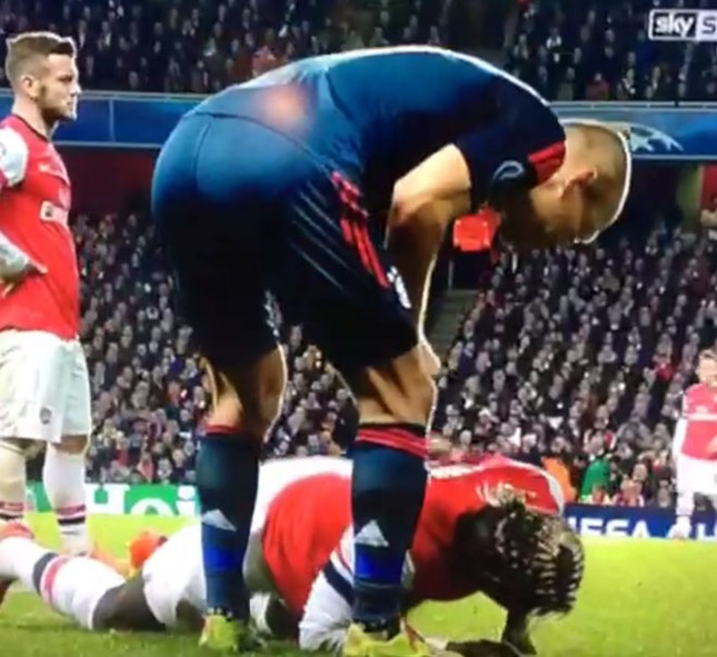 Hạ Arsenal, Bayern đặt một chân vào tứ kết ảnh 11