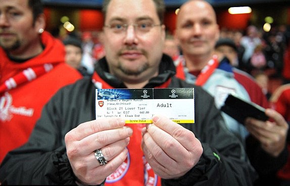 Hạ Arsenal, Bayern đặt một chân vào tứ kết ảnh 4