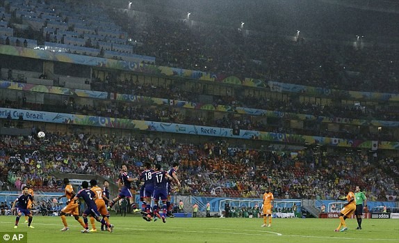 Bờ Biển Ngà - Nhật Bản (2-1): Quá nhanh, quá nguy hiểm ảnh 10