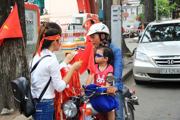 CĐV Sài Gòn hừng hực khí thế hướng về 'chảo lửa' Mỹ Đình ảnh 4