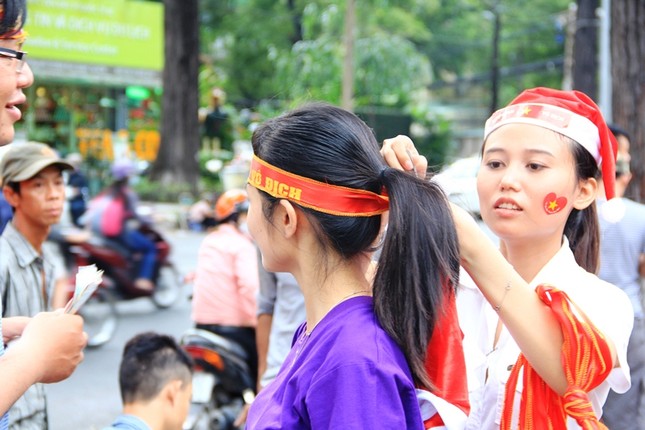 CĐV Sài Gòn hừng hực khí thế hướng về 'chảo lửa' Mỹ Đình ảnh 7