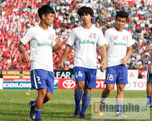 ĐTLA vs HAGL (2-1): Công Phượng mờ nhạt ảnh 2