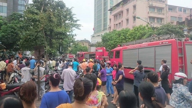 Sập nhà cũ ở Hà Nội, hai người tử vong dưới đống đổ nát ảnh 4