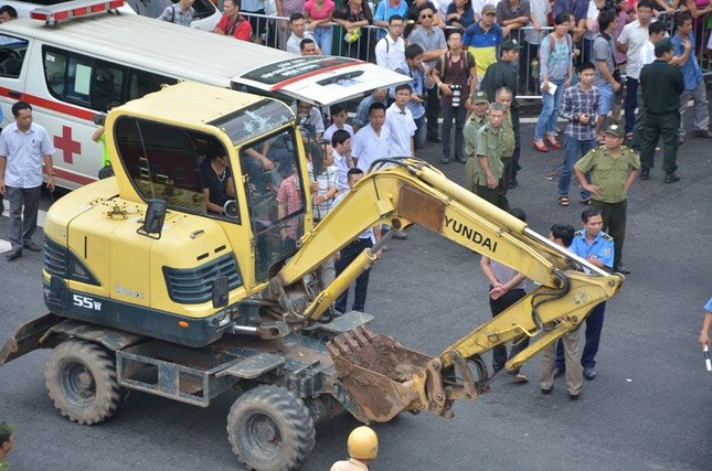 Sập nhà cũ ở Hà Nội, hai người tử vong dưới đống đổ nát ảnh 14