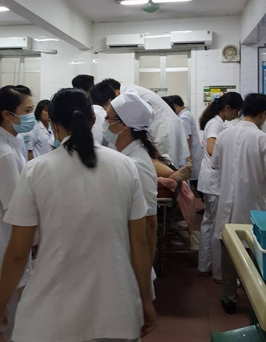 Sập nhà cũ ở Hà Nội, hai người tử vong dưới đống đổ nát ảnh 32