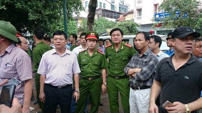 Sập nhà cũ ở Hà Nội, hai người tử vong dưới đống đổ nát ảnh 35