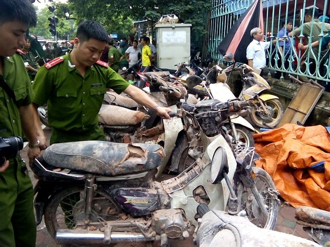 Sập nhà cũ ở Hà Nội, hai người tử vong dưới đống đổ nát ảnh 21