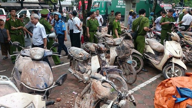 Sập nhà cũ ở Hà Nội, hai người tử vong dưới đống đổ nát ảnh 20