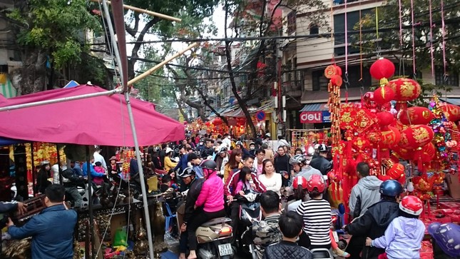 Người dân cả nước đón giao thừa Tết Đinh Dậu ảnh 9