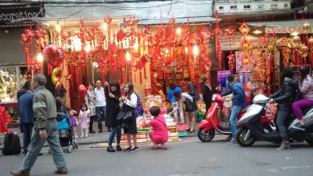 Người dân cả nước đón giao thừa Tết Đinh Dậu ảnh 10
