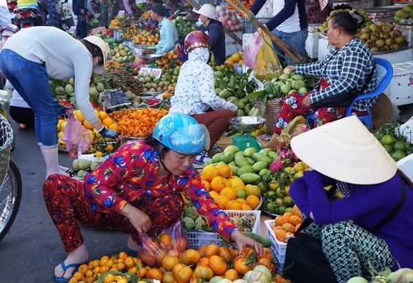 Người dân cả nước đón giao thừa Tết Đinh Dậu ảnh 11