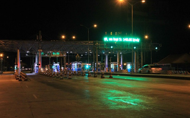'Xả trạm' ban ngày, BOT Cai Lậy thu phí vào... đêm ảnh 1