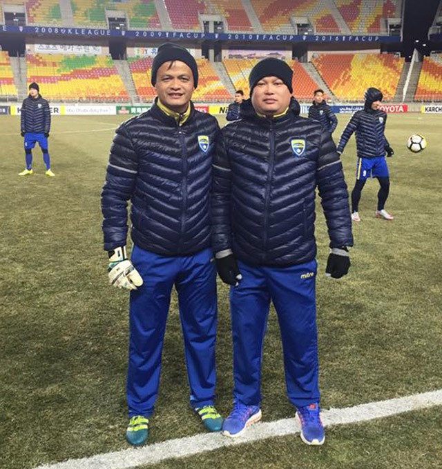 Thủ môn Bùi Tiến Dũng bị thầy 'bắt lỗi' ở giải U23 châu Á ảnh 1