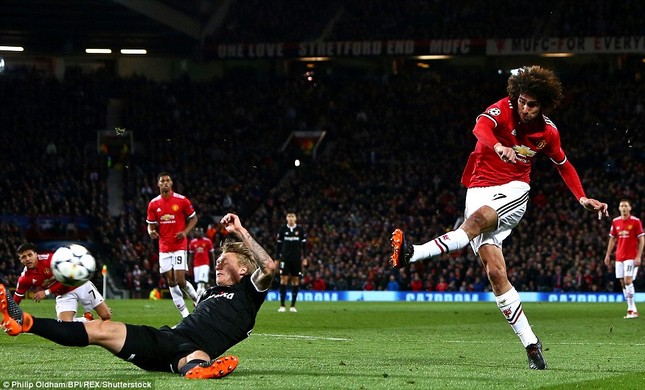 Thất thủ ở Old Trafford, M.U cúi đầu rời Champions League ảnh 1