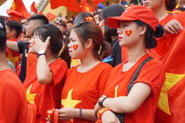 Cổ động viên tiếc nuối khi Việt Nam thua ở loạt penalty ảnh 27