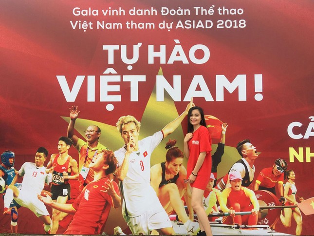 Olympic Việt Nam đã về tới sân bay Nội Bài ảnh 55