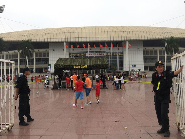 Olympic Việt Nam đã về tới sân bay Nội Bài ảnh 56