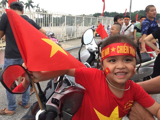 Olympic Việt Nam đã về tới sân bay Nội Bài ảnh 58