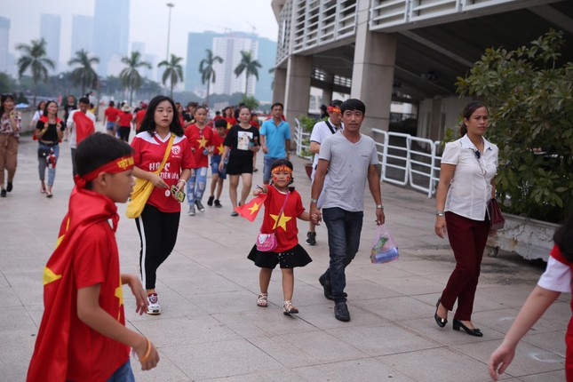 Olympic Việt Nam đã về tới sân bay Nội Bài ảnh 60