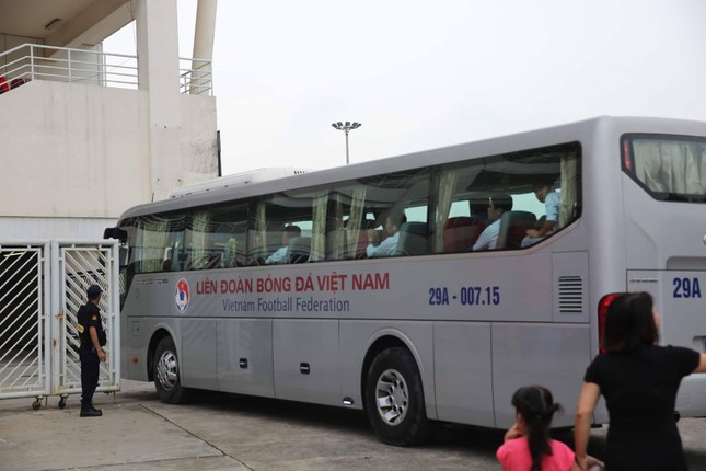 Olympic Việt Nam đã về tới sân bay Nội Bài ảnh 61