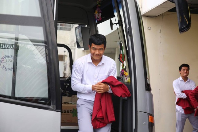 Olympic Việt Nam đã về tới sân bay Nội Bài ảnh 65