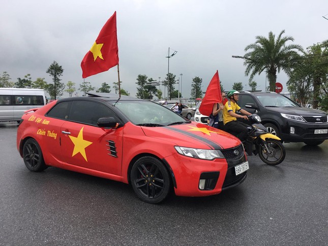 Olympic Việt Nam đã về tới sân bay Nội Bài ảnh 37