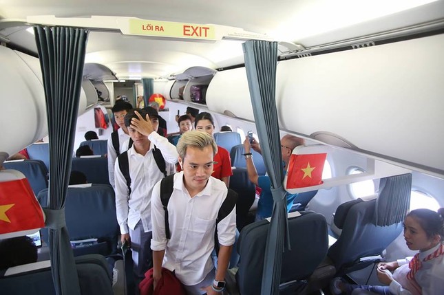 Olympic Việt Nam đã về tới sân bay Nội Bài ảnh 10