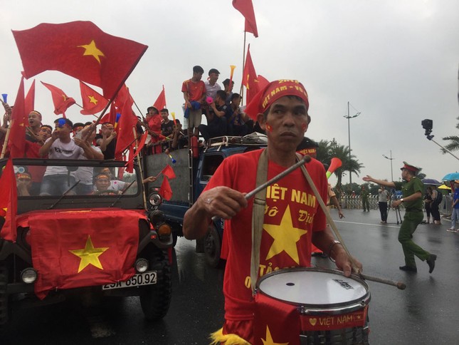 Olympic Việt Nam đã về tới sân bay Nội Bài ảnh 25