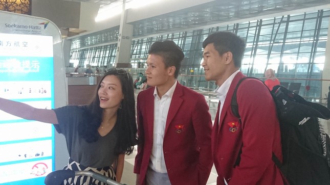 Olympic Việt Nam đã về tới sân bay Nội Bài ảnh 4