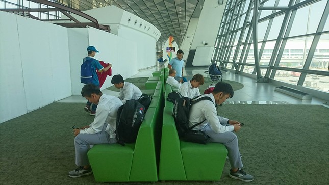 Olympic Việt Nam đã về tới sân bay Nội Bài ảnh 7