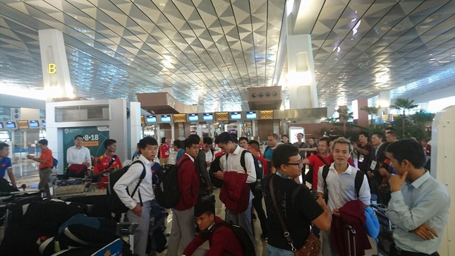 Olympic Việt Nam đã về tới sân bay Nội Bài ảnh 8