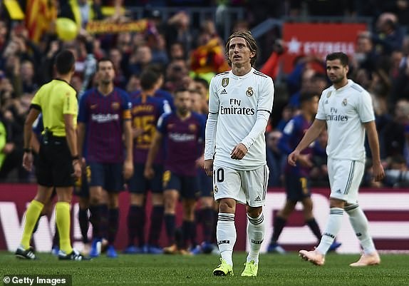 Suarez lập hat-trick, Barcelona vùi dập Real Madrid ở Siêu kinh điển ảnh 15