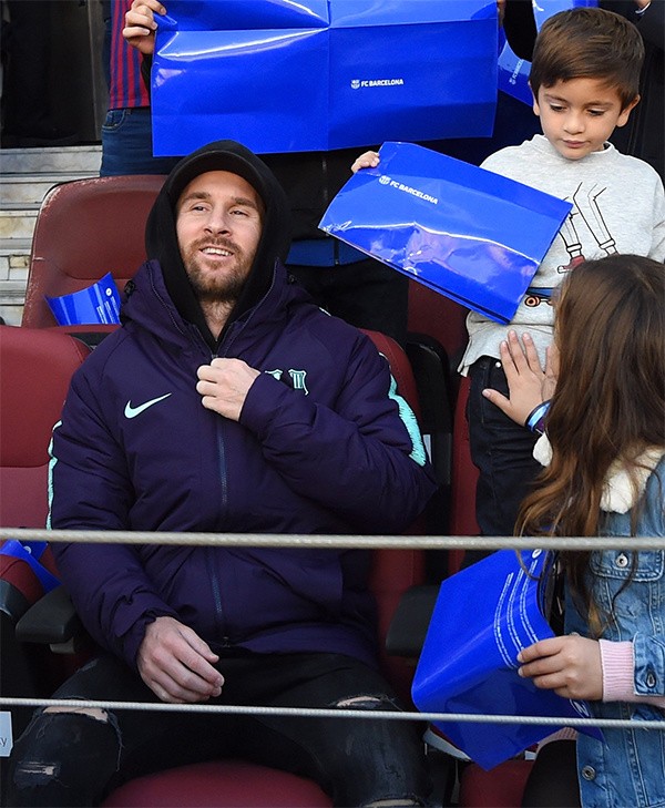 Suarez lập hat-trick, Barcelona vùi dập Real Madrid ở Siêu kinh điển ảnh 10