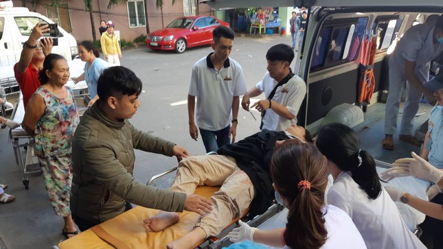 Xe chở hàng chục sinh viên rơi xuống vực sâu khi vượt đèo Hải Vân ảnh 4