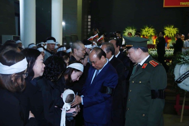 Tiễn biệt 3 liệt sĩ công an hy sinh ở Đồng Tâm ảnh 22