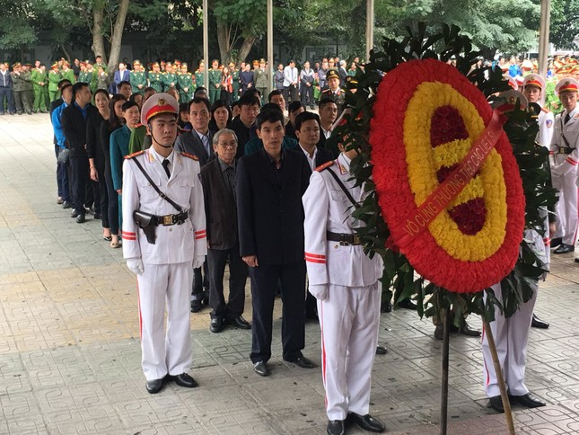 Tiễn biệt 3 liệt sĩ công an hy sinh ở Đồng Tâm ảnh 16
